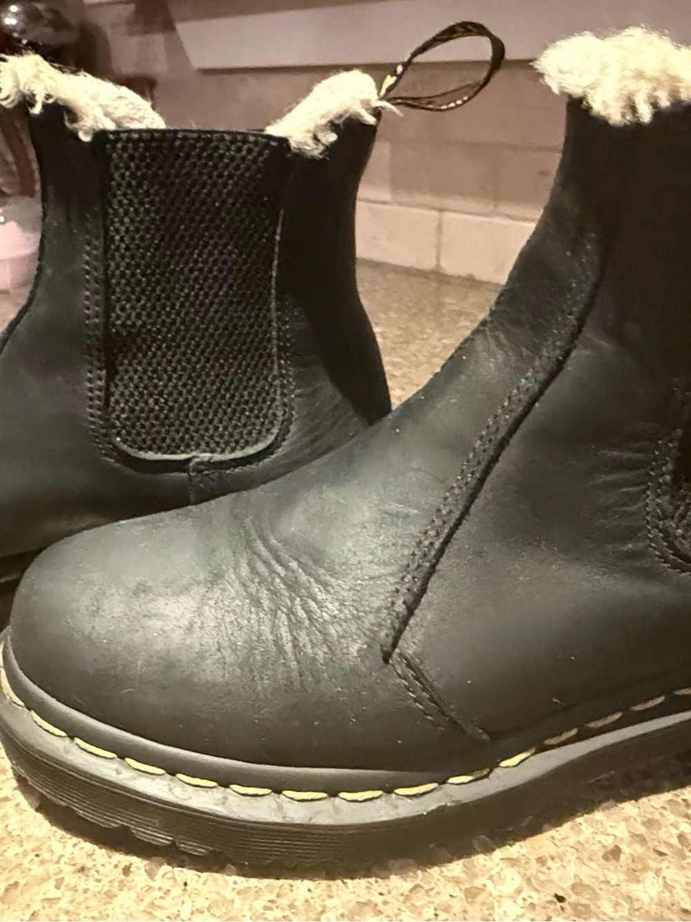 Dr. Martens Leonore 2976 Fleece-Lined Chelsea Boots Black Women's 6